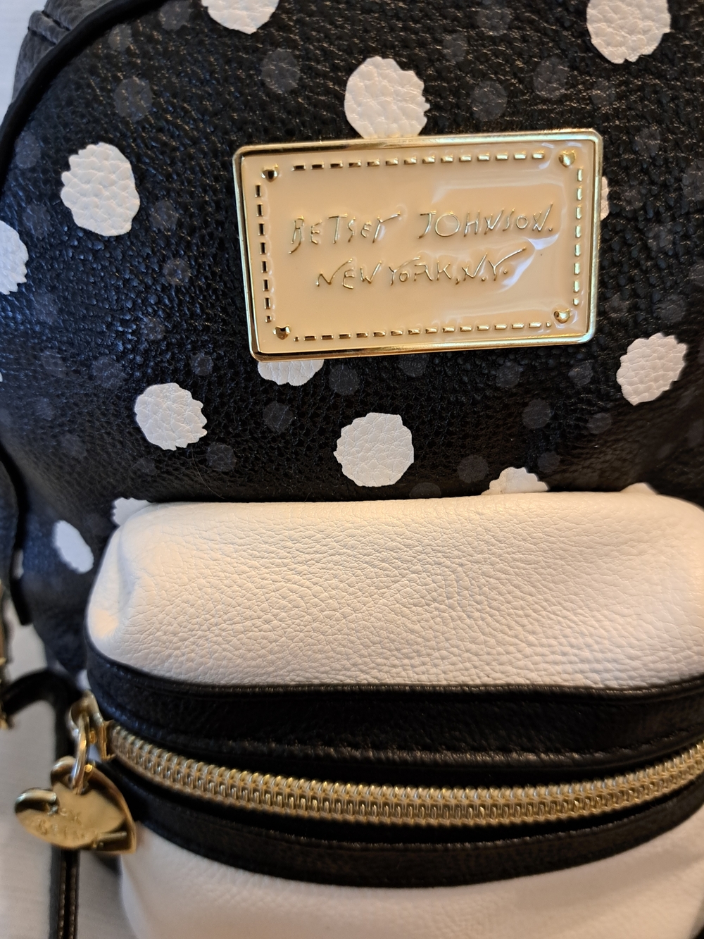 🔥2/$25🔥Betsey Johnson Black & White Polka Dot Mini Crossbody Backpack - Picture 3 of 7